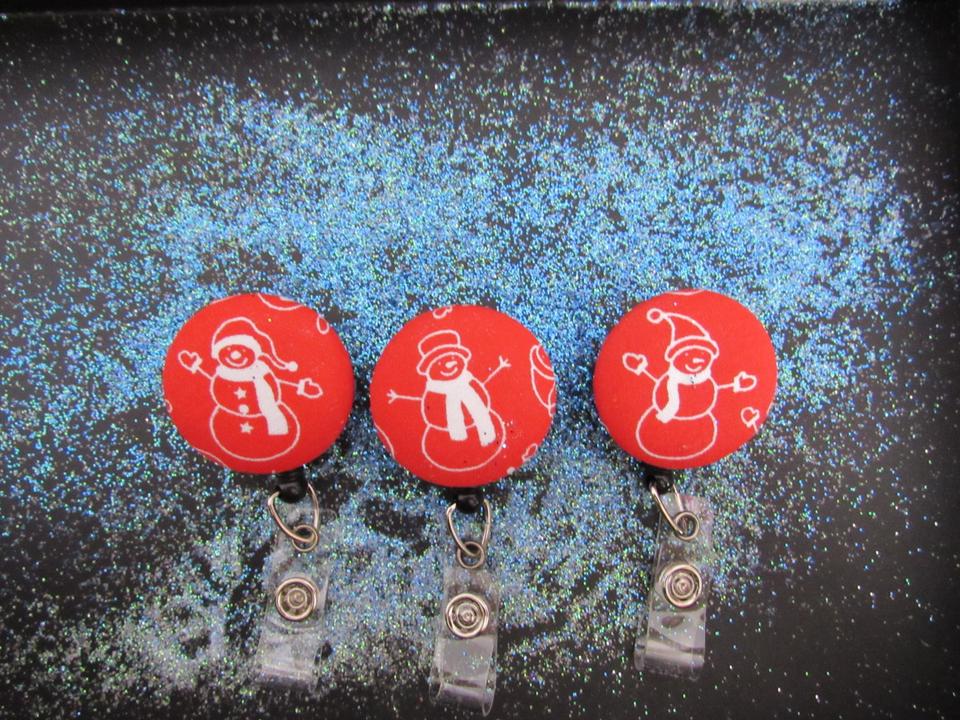Snowman badge reel to display your ID, keys or craft scizzors. Two different clips available to attach to your clothes.