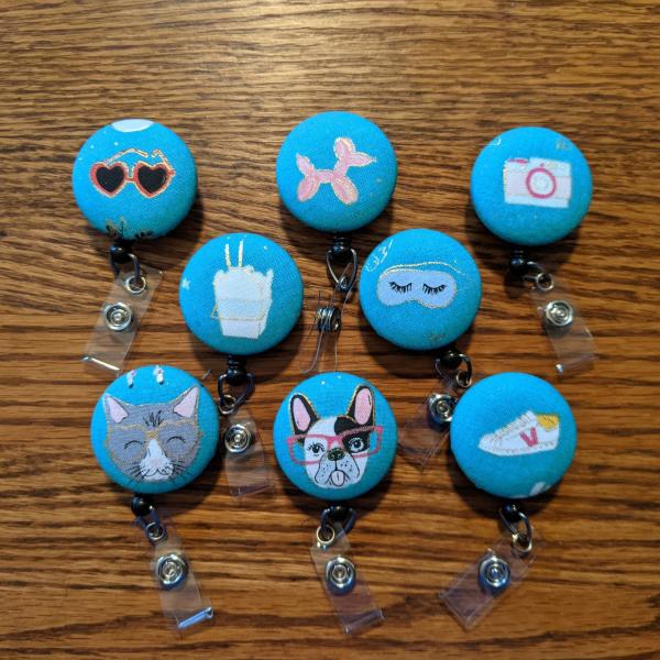 Sunglasses,Boxer,Cat,Balloon_animal,Camera,Chinese_Take_out,Shoe,Sleep_mask